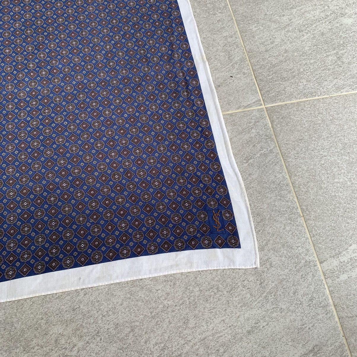 Designer × Yves Saint Laurent YVES SAINT LAURENT handkerchief neckerchief hanky bandana Size ONE SIZE - 9 Thumbnail