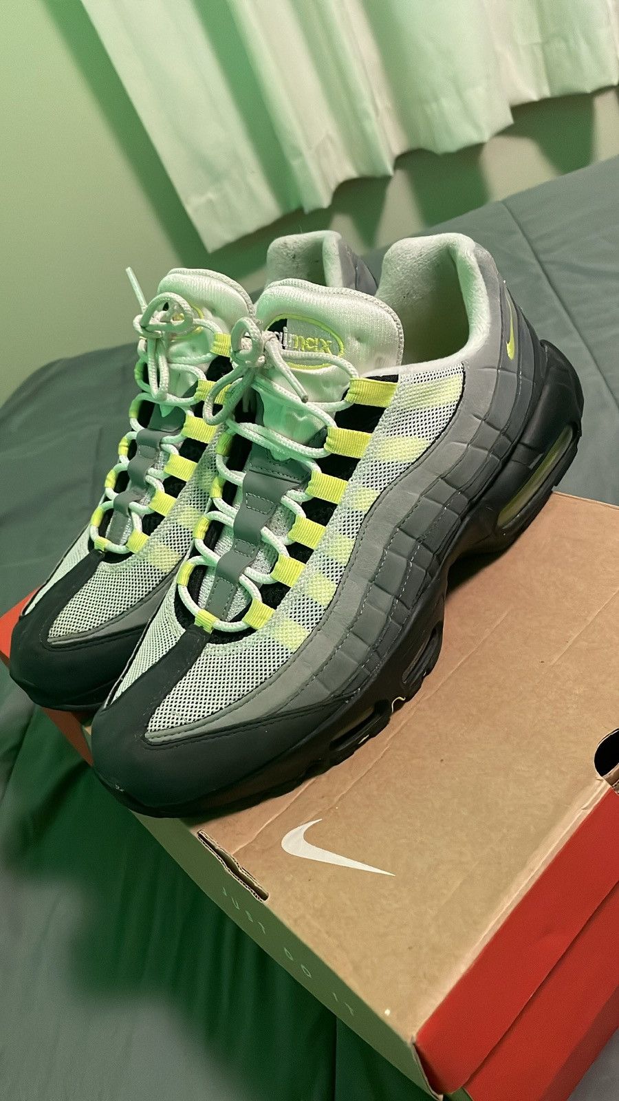 finishline air max 95 neon