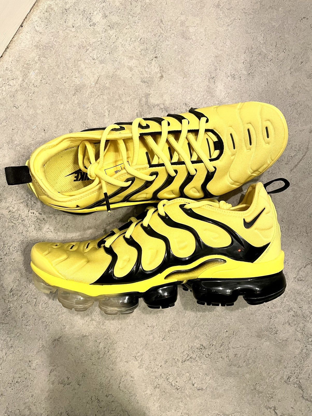 vapormax plus bumblebee