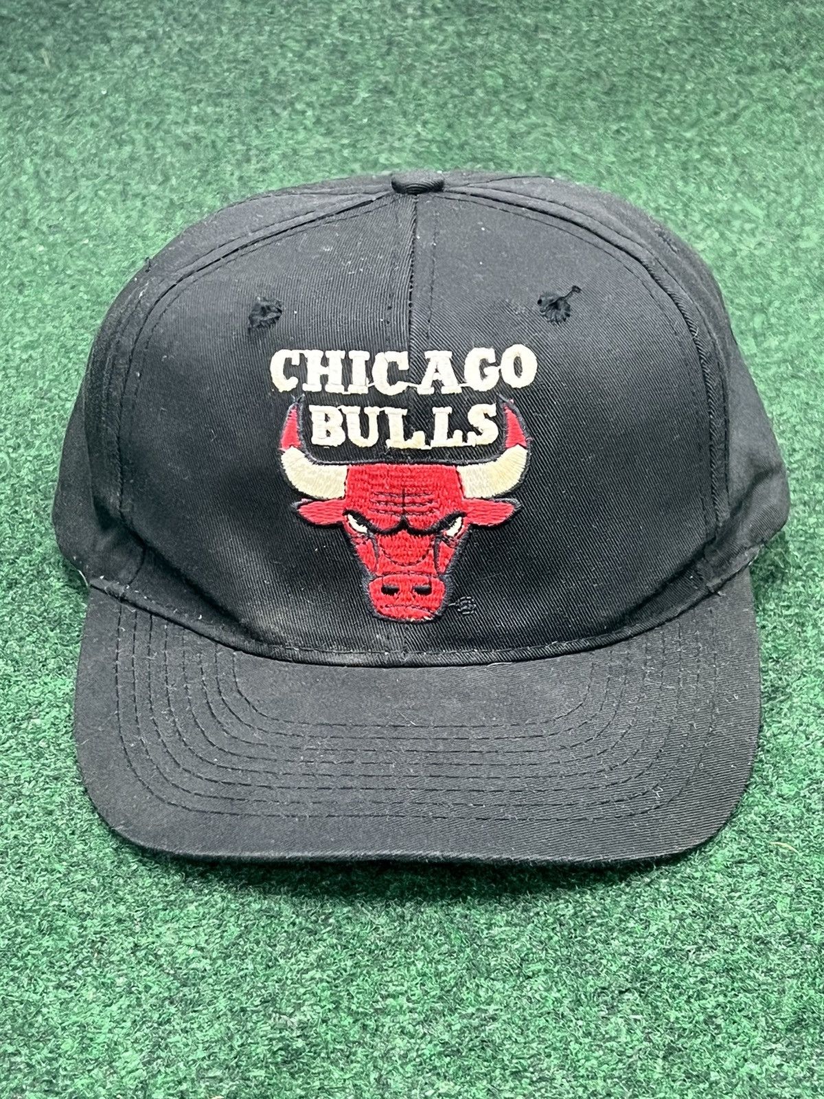 NBA Vintage 90s Chicago Bulls Plain Logo Snapback Hat Size ONE SIZE - 1 Thumbnail