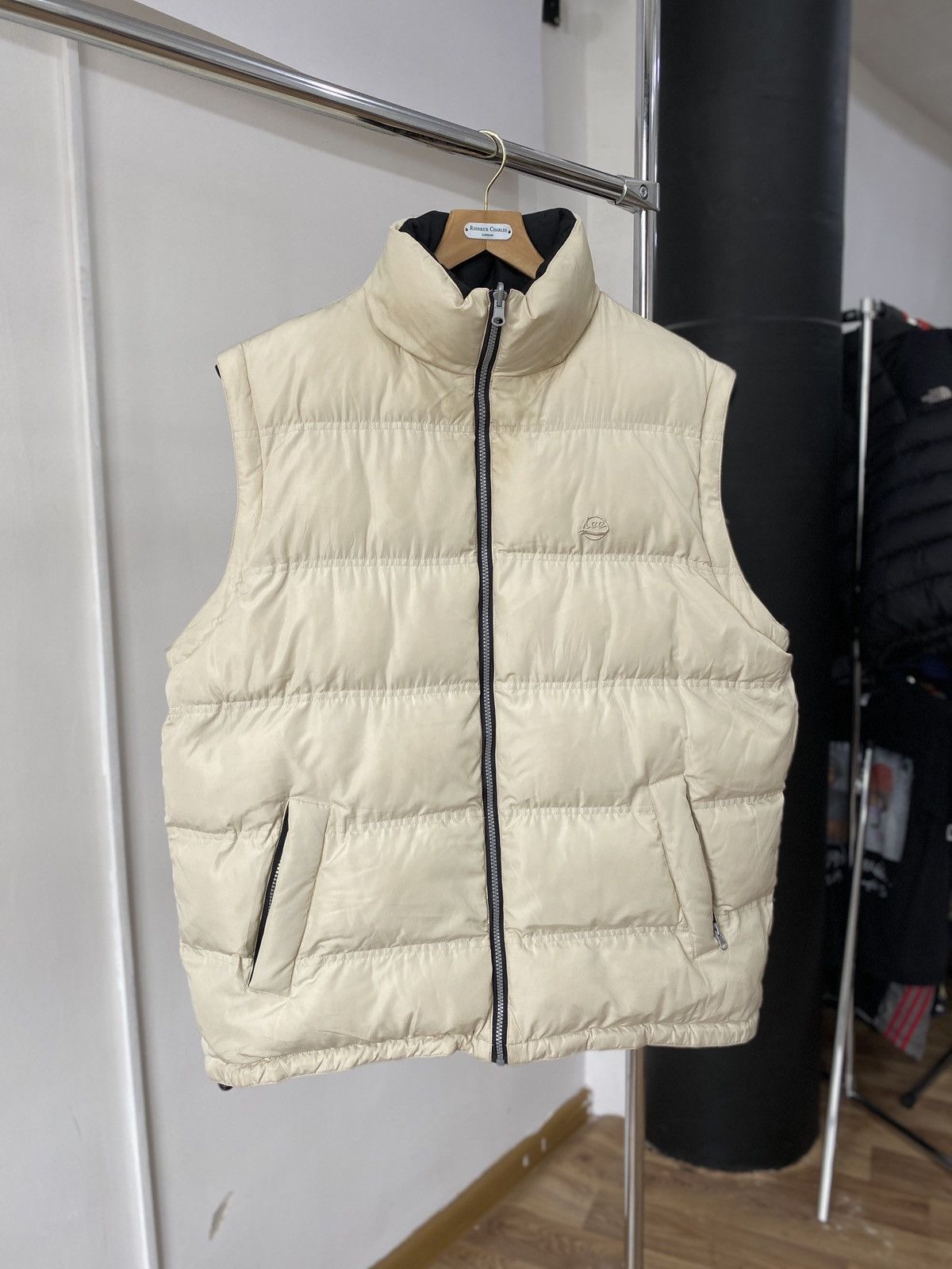 Lee × Vintage Two-Sided Lee Oversize Puffer Jacket/Vest Cream and Black Size US XXL / EU 58 / 5 - 3 Thumbnail