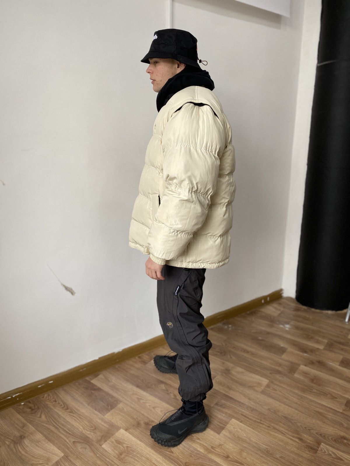 Lee × Vintage Two-Sided Lee Oversize Puffer Jacket/Vest Cream and Black Size US XXL / EU 58 / 5 - 6 Thumbnail