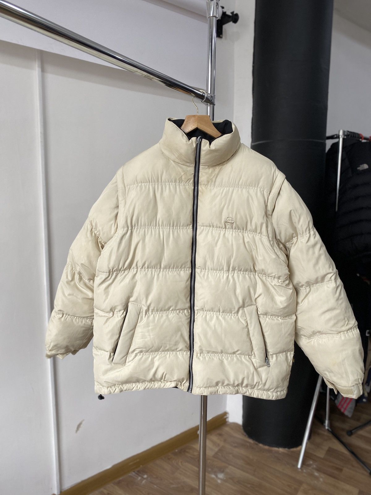 Lee × Vintage Two-Sided Lee Oversize Puffer Jacket/Vest Cream and Black Size US XXL / EU 58 / 5 - 1 Thumbnail