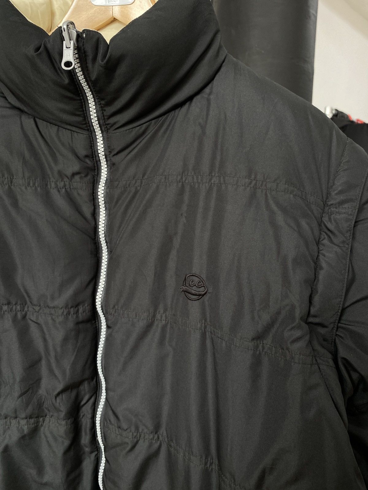 Lee × Vintage Two-Sided Lee Oversize Puffer Jacket/Vest Cream and Black Size US XXL / EU 58 / 5 - 13 Thumbnail