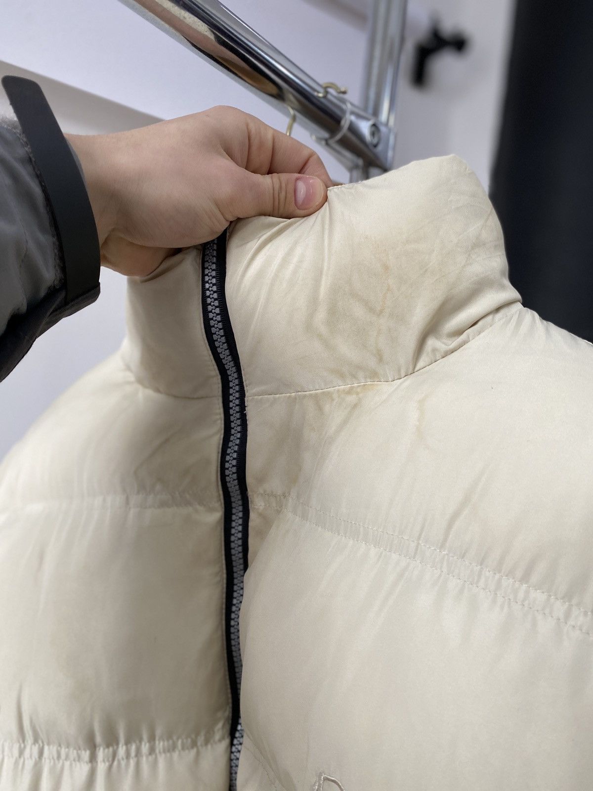 Lee × Vintage Two-Sided Lee Oversize Puffer Jacket/Vest Cream and Black Size US XXL / EU 58 / 5 - 16 Thumbnail