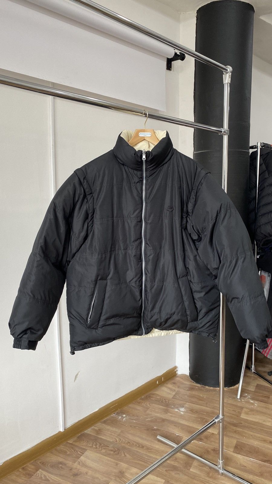 Lee × Vintage Two-Sided Lee Oversize Puffer Jacket/Vest Cream and Black Size US XXL / EU 58 / 5 - 2 Thumbnail