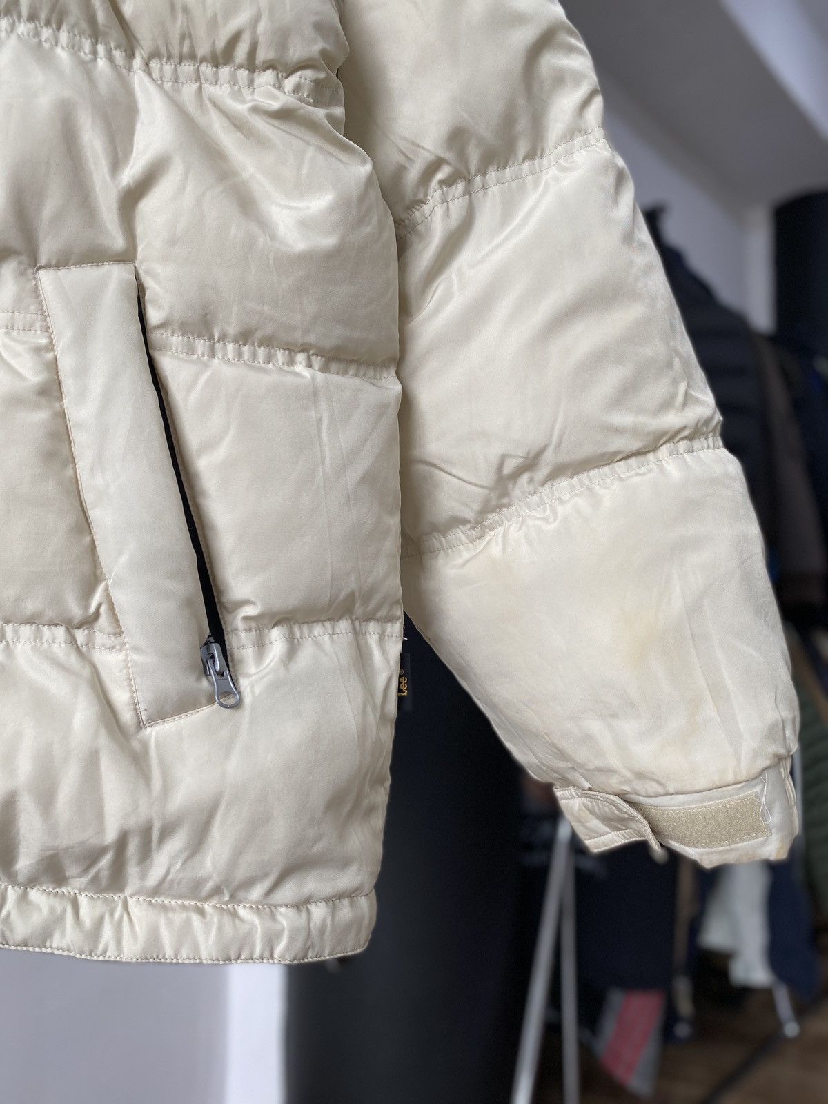 Lee × Vintage Two-Sided Lee Oversize Puffer Jacket/Vest Cream and Black Size US XXL / EU 58 / 5 - 15 Thumbnail