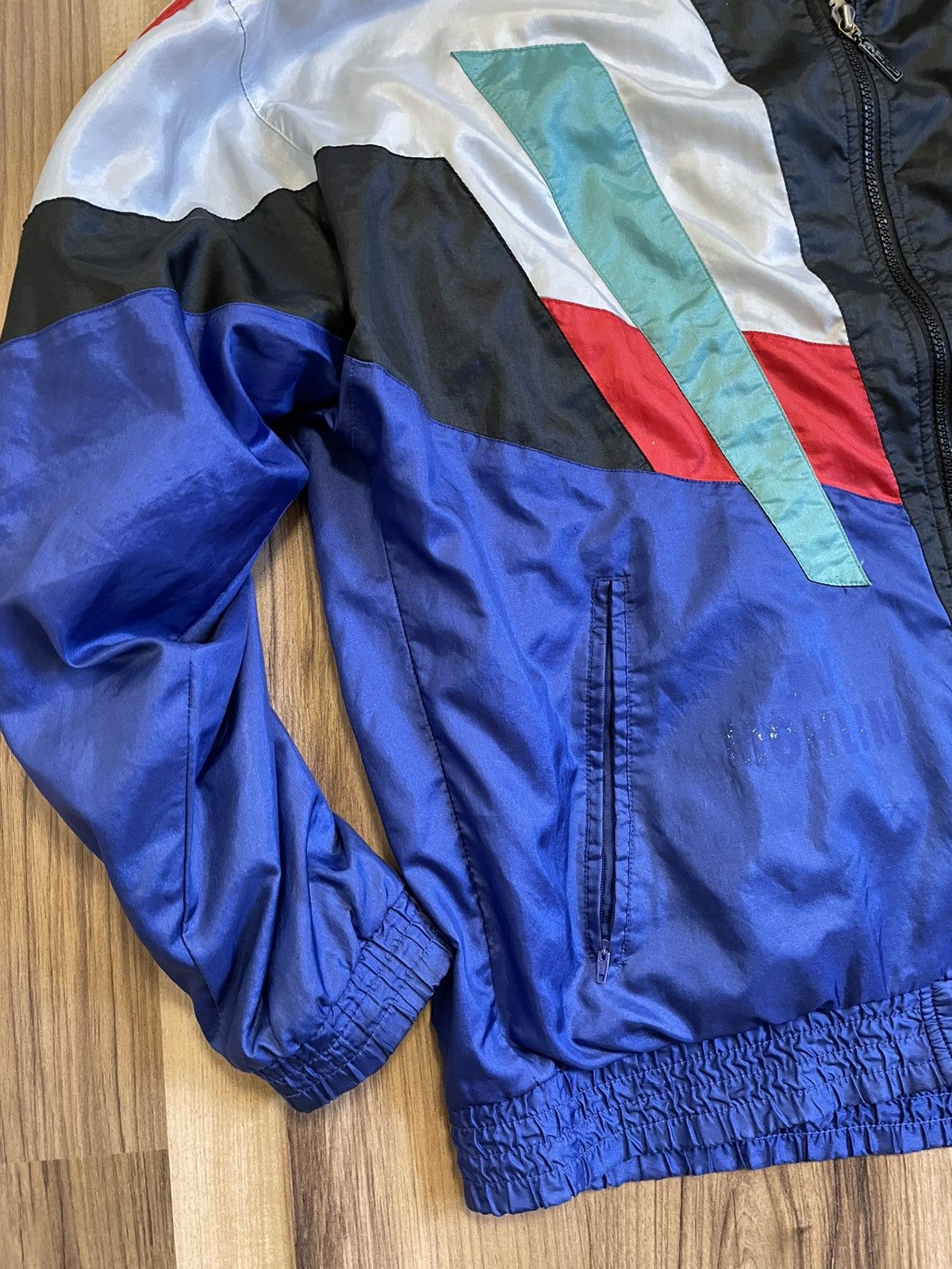 Adidas Vintage Adidas Zip Windbreaker Size M 90s Streetwear Hype Size US M / EU 48-50 / 2 - 6 Thumbnail