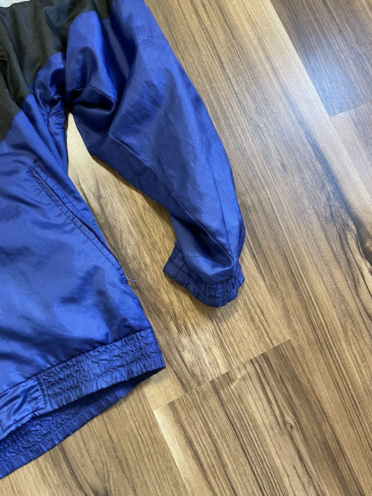 Adidas Vintage Adidas Zip Windbreaker Size M 90s Streetwear Hype Size US M / EU 48-50 / 2 - 8 Thumbnail