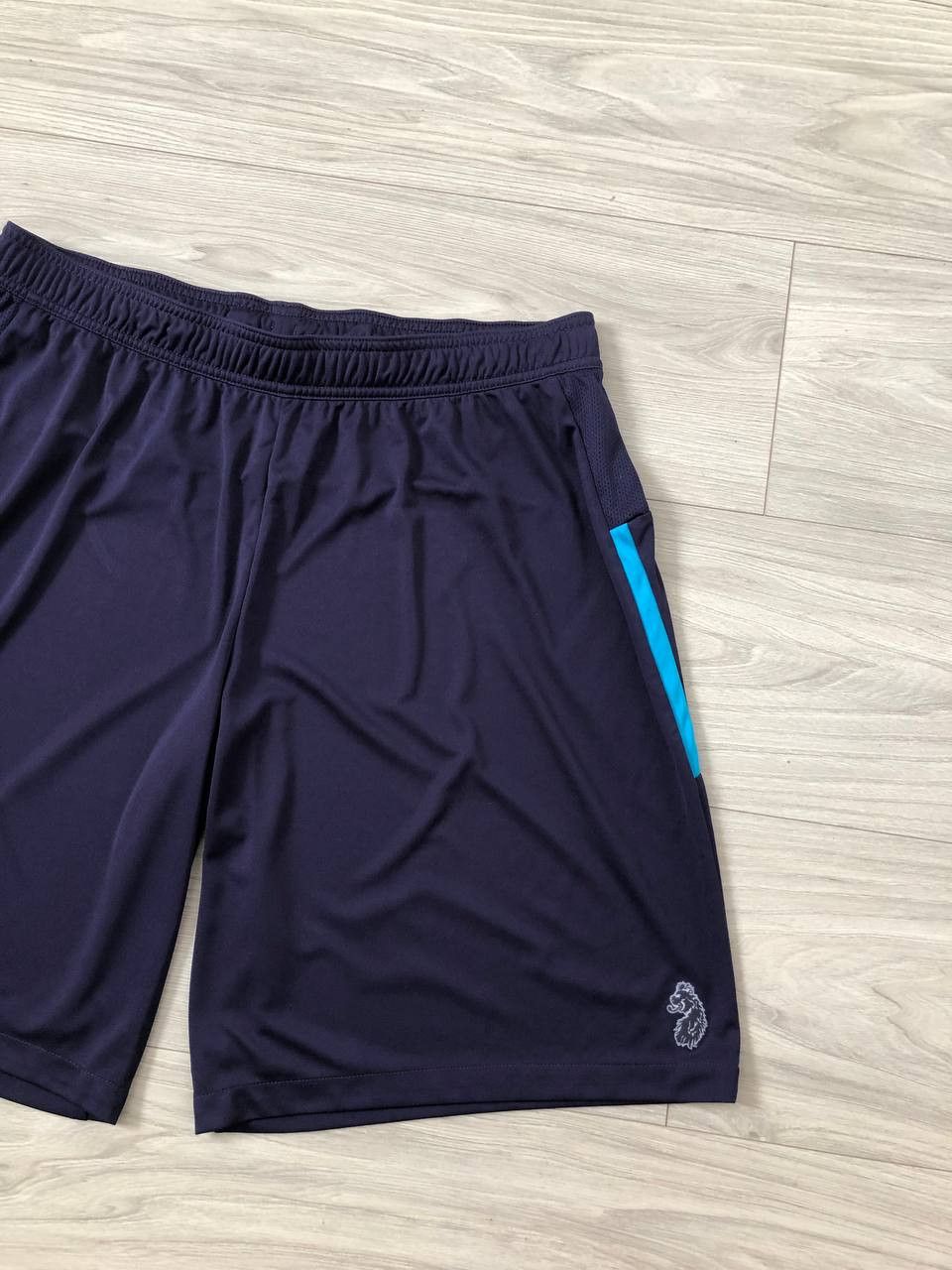 Other Luke Sport Aston Villa FC Home Shorts Size US 38 / EU 54 - 4 Thumbnail