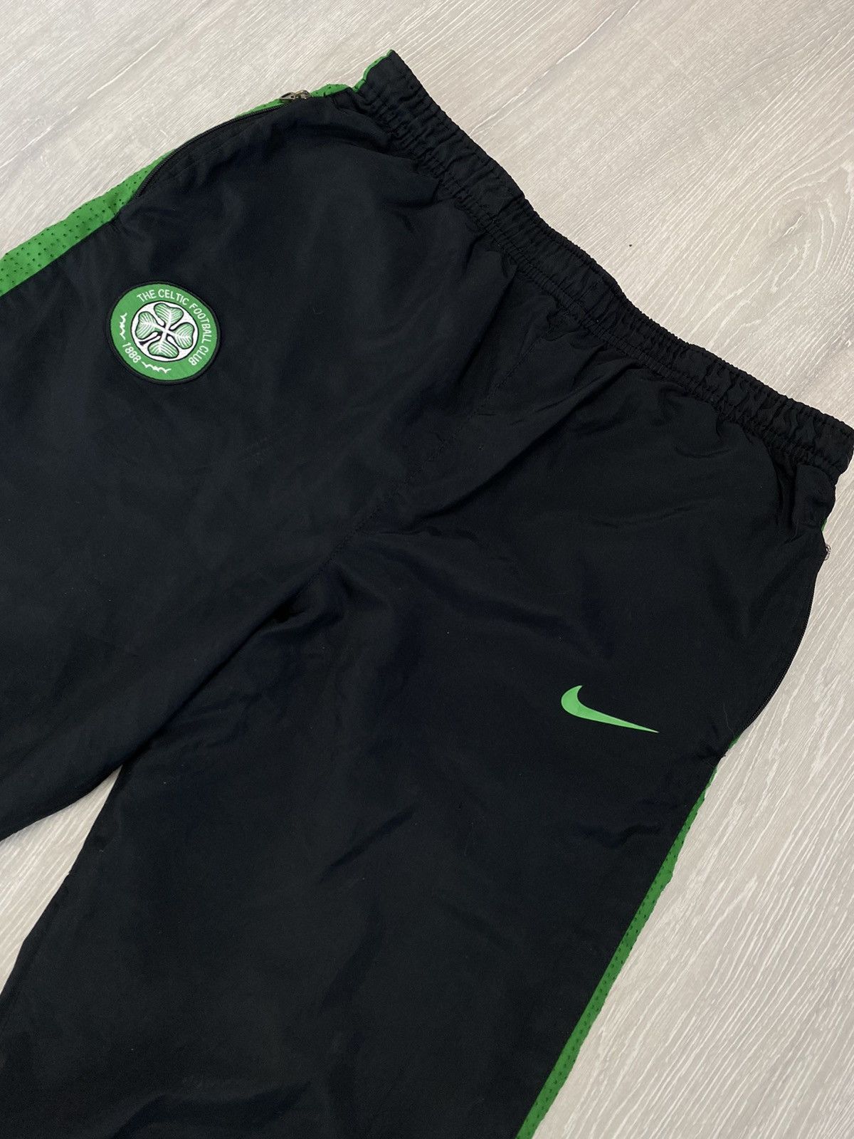 Nike Nike Celtic vintage black track pants small swoosh Size US 28 / EU 44 - 2 Thumbnail