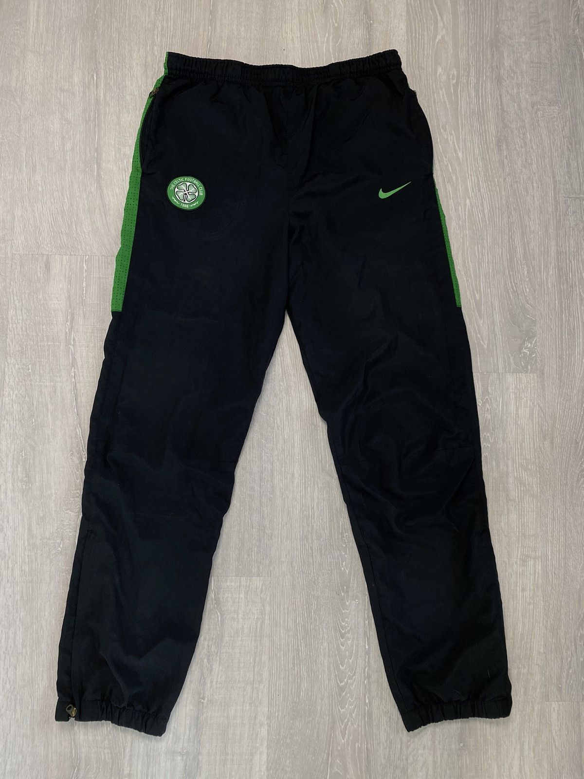 Nike Nike Celtic vintage black track pants small swoosh Size US 28 / EU 44 - 1 Thumbnail