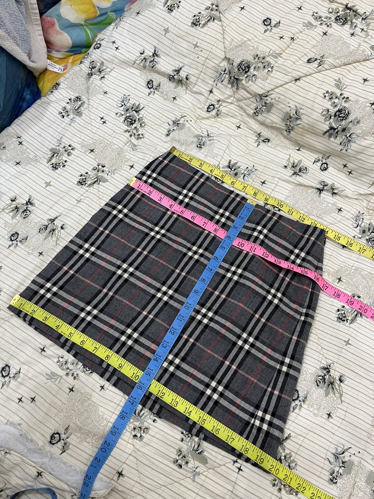 Burberry (Rrr). BURBERRY BLUE LABEL NOVA CHECK SKIRTS Size 28" / US 6 / IT 42 - 12 Thumbnail