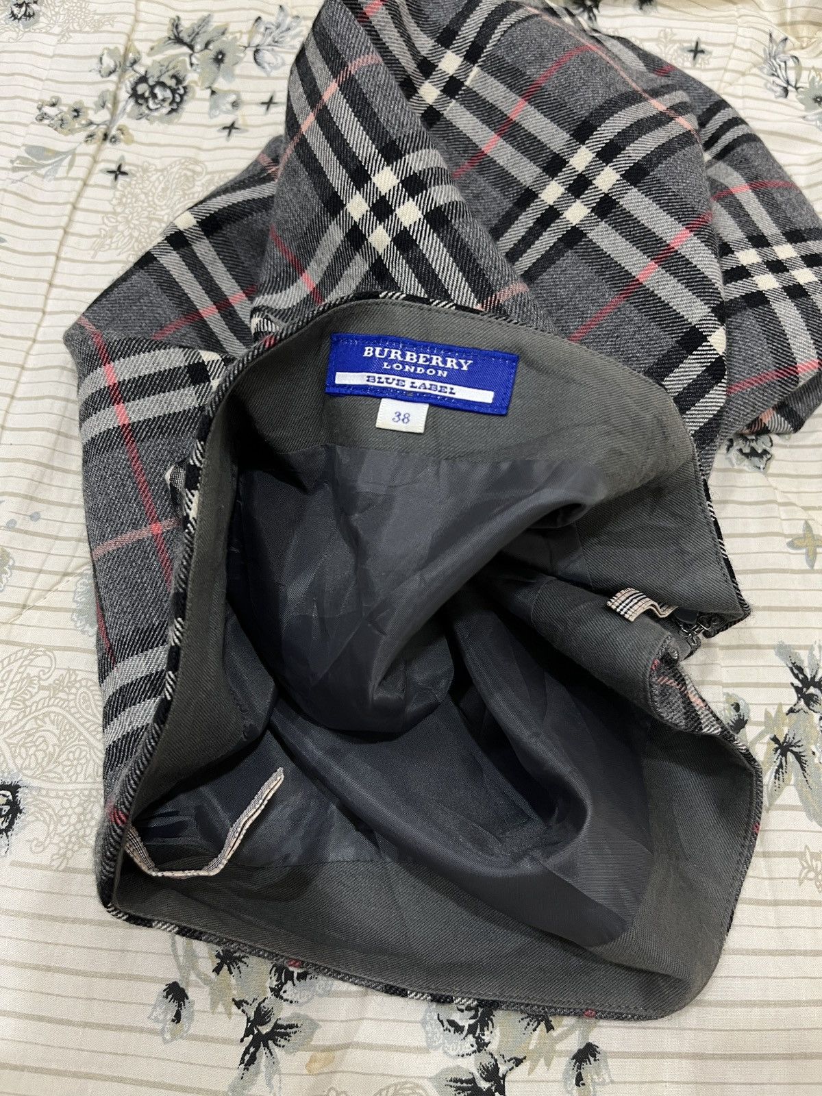 Burberry (Rrr). BURBERRY BLUE LABEL NOVA CHECK SKIRTS Size 28" / US 6 / IT 42 - 7 Thumbnail
