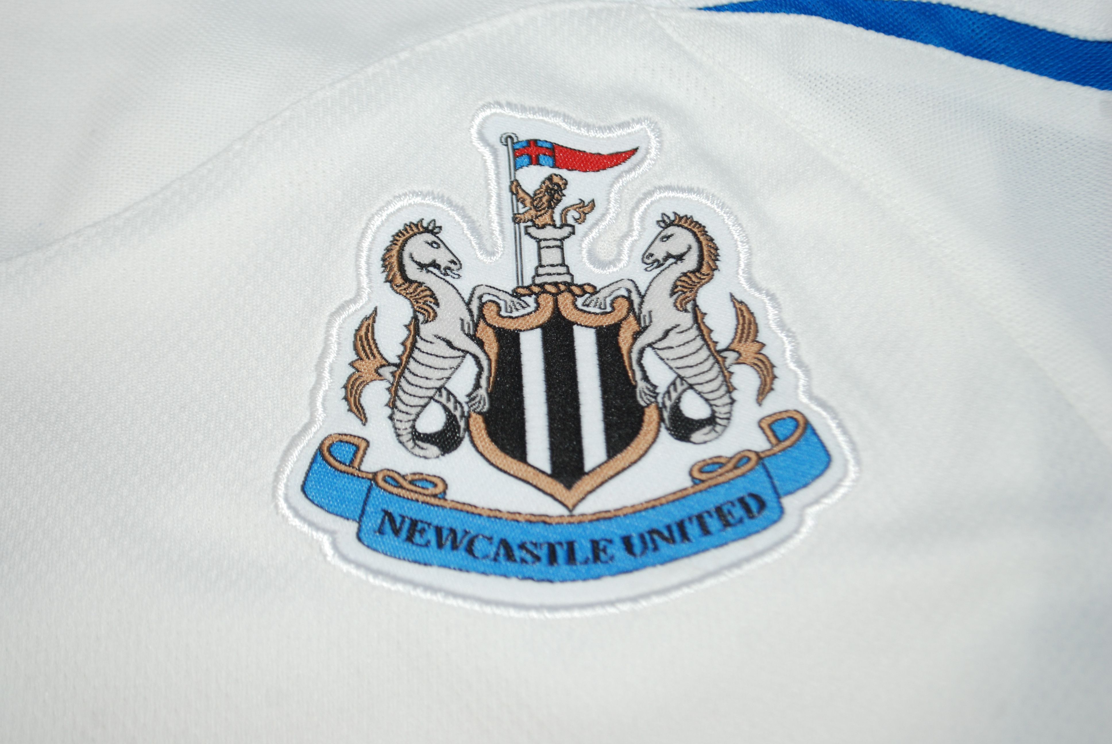 Puma #8 GUTHRIE NEWCASTLE UNITED 2010 2011 THIRD FOOTBALL SHIRT Size US S / EU 44-46 / 1 - 3 Thumbnail