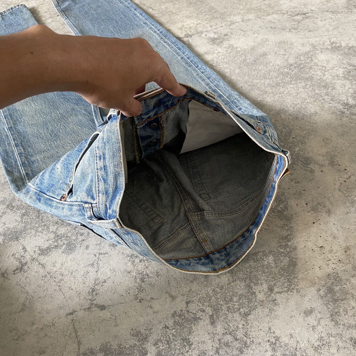 Levi's Size 29x31.5 Vintage 90's Levi's 501 Faded Dirty Jeans Size US 29 - 12 Thumbnail
