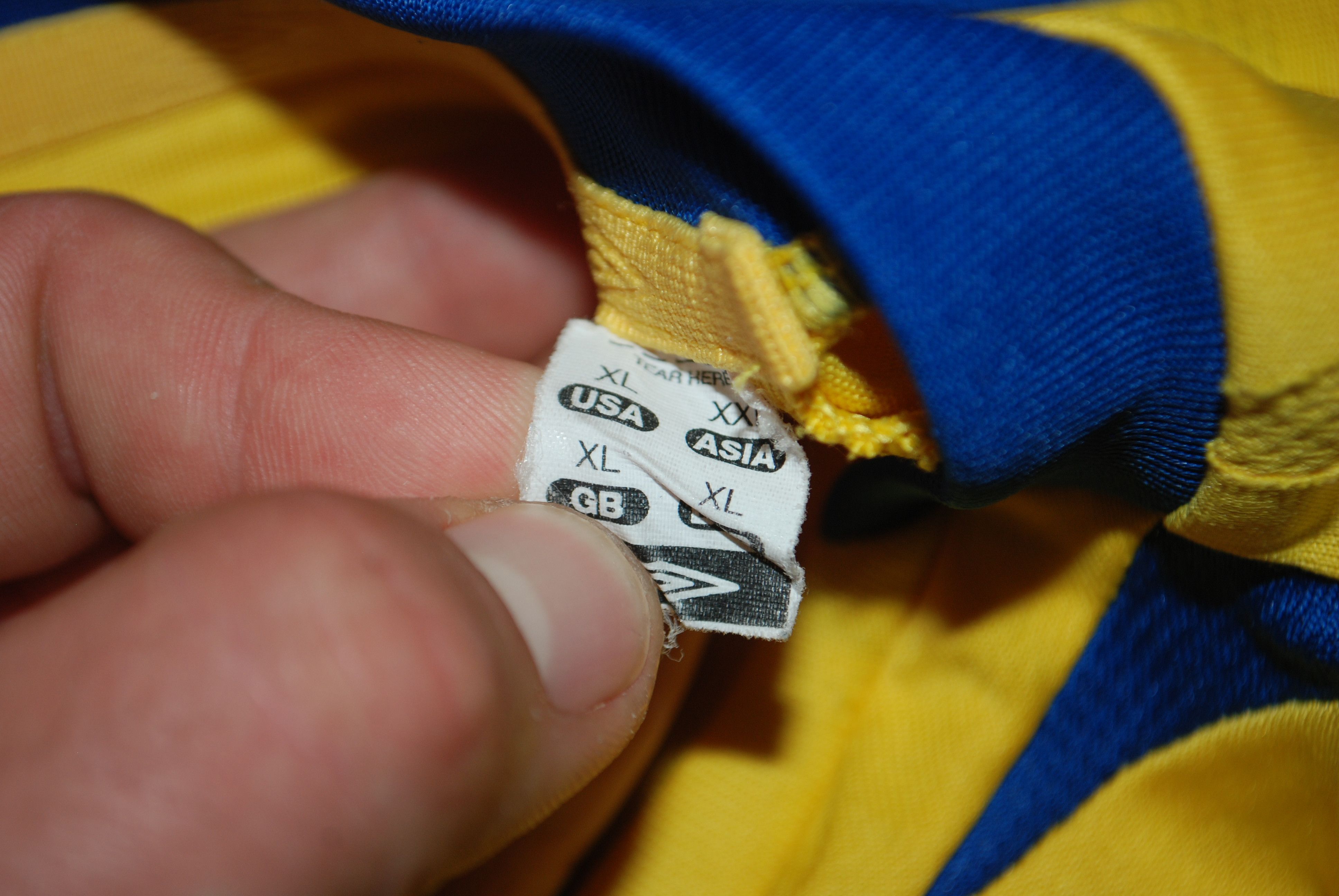 Umbro SWEDEN TEAM 2007 2009 HOME FOOTBALL SHIRT SOCCER JERSEY Size US XL / EU 56 / 4 - 6 Thumbnail