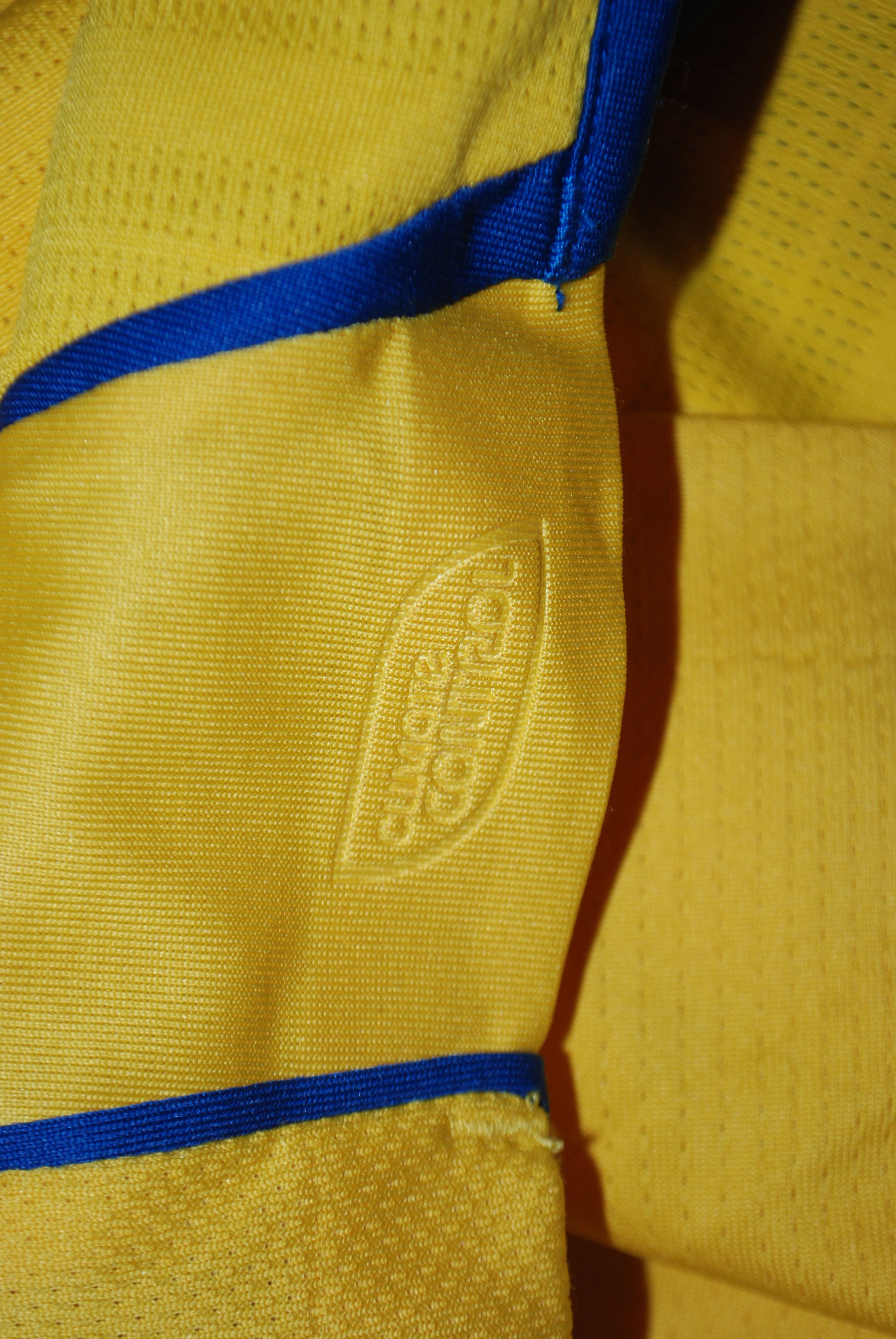 Umbro SWEDEN TEAM 2007 2009 HOME FOOTBALL SHIRT SOCCER JERSEY Size US XL / EU 56 / 4 - 9 Thumbnail