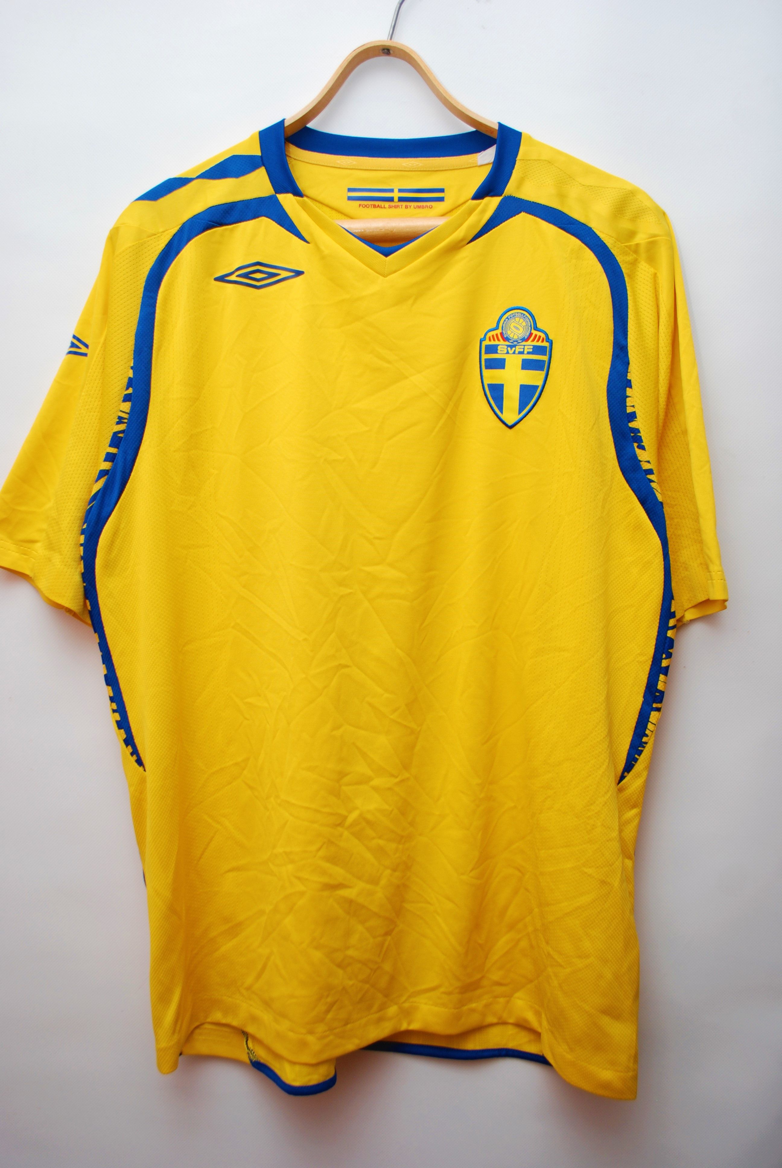 Umbro SWEDEN TEAM 2007 2009 HOME FOOTBALL SHIRT SOCCER JERSEY Size US XL / EU 56 / 4 - 1 Thumbnail