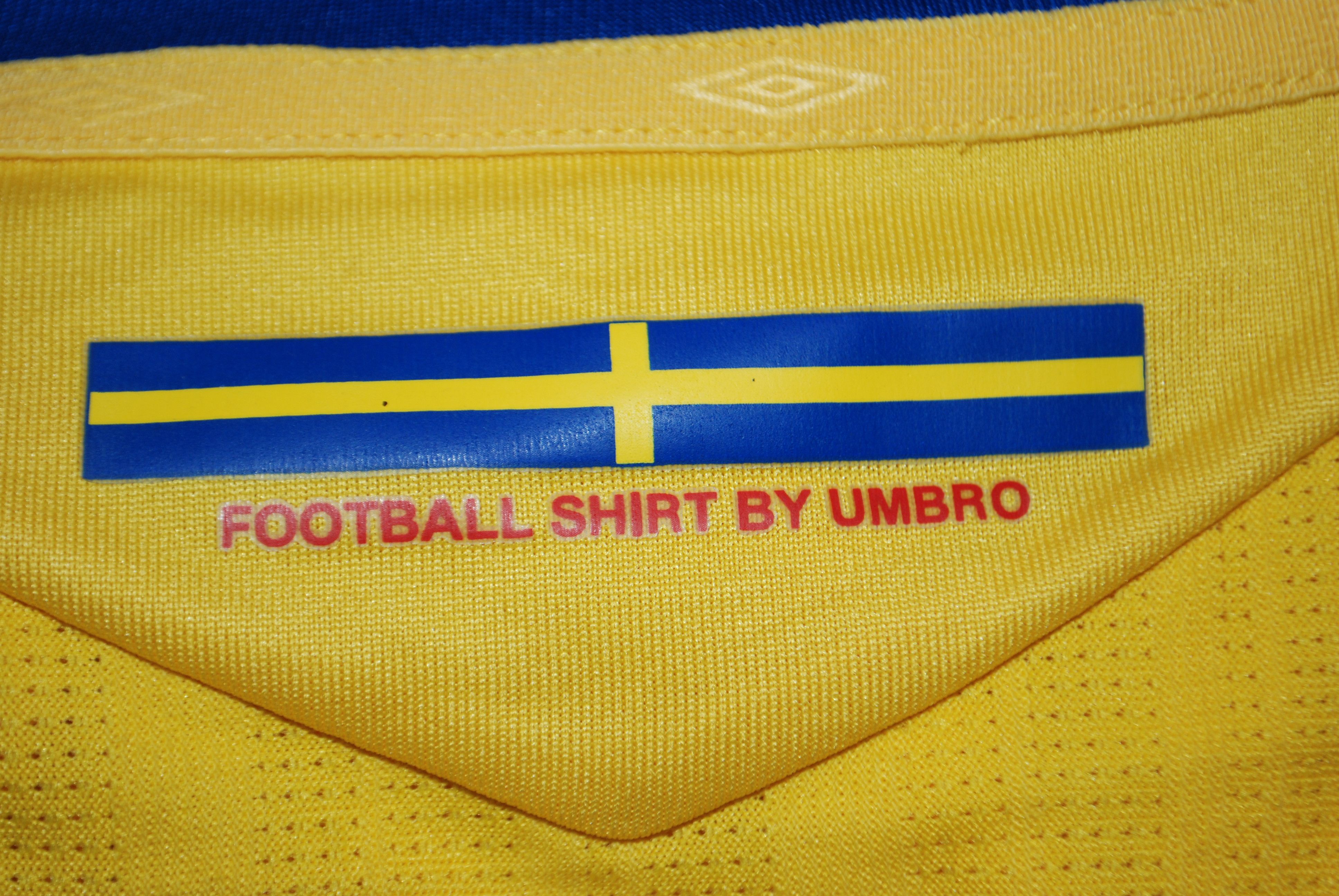 Umbro SWEDEN TEAM 2007 2009 HOME FOOTBALL SHIRT SOCCER JERSEY Size US XL / EU 56 / 4 - 5 Thumbnail