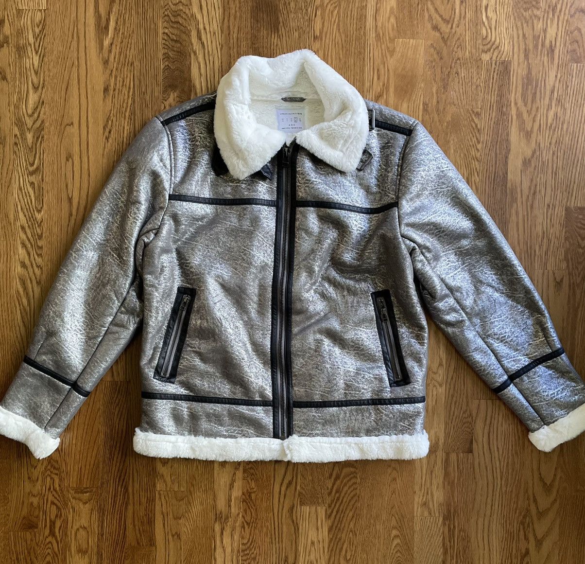 Urban Outfitters Urban Outfitters Faux Shearling Silver Bomber Jacket Coat Size US L / EU 52-54 / 3 - 2 Thumbnail