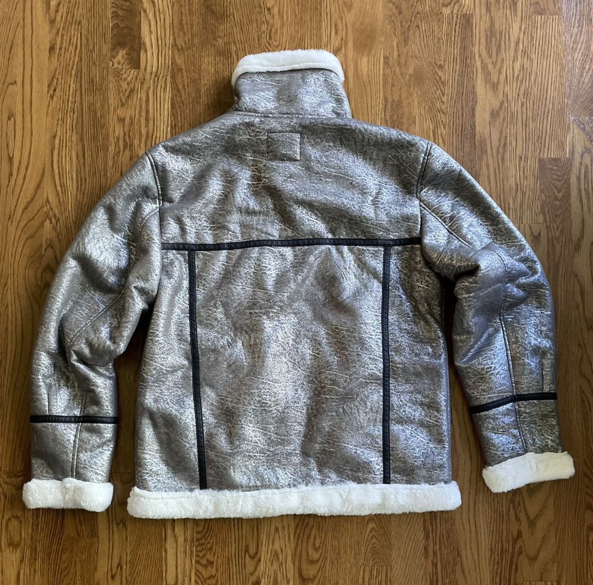 Urban Outfitters Urban Outfitters Faux Shearling Silver Bomber Jacket Coat Size US L / EU 52-54 / 3 - 3 Thumbnail