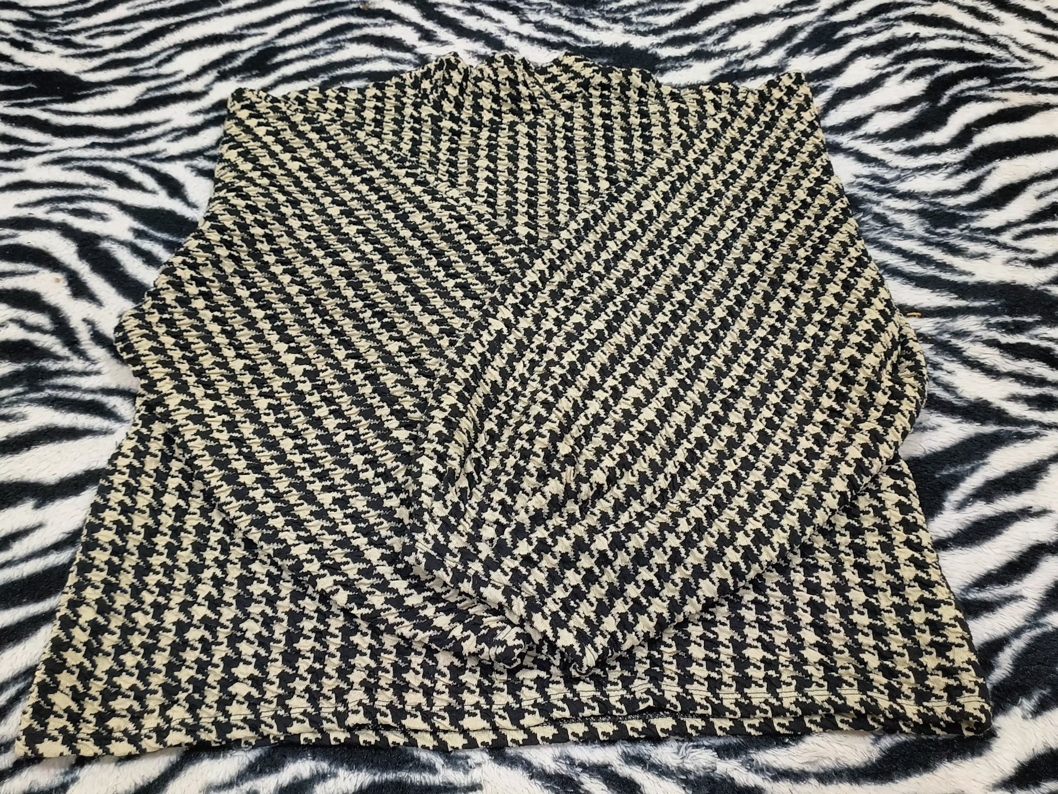 Beautiful Zara crop t-neck and puff sleeve