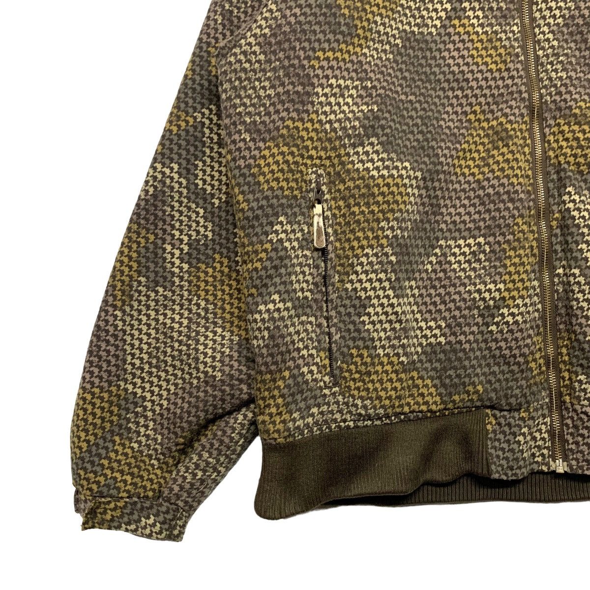 Columbia Vintage Columbia Sportswear Camouflage Hoodie Jacket Size L Size US L / EU 52-54 / 3 - 4 Thumbnail