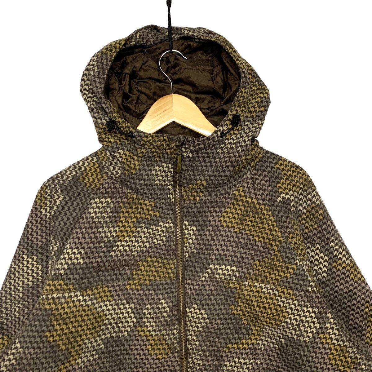 Columbia Vintage Columbia Sportswear Camouflage Hoodie Jacket Size L Size US L / EU 52-54 / 3 - 2 Thumbnail