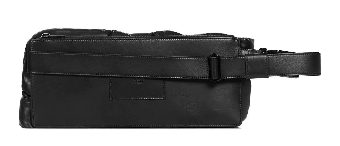 o1w1odb1y Maxi Chain BumBag Quilted Lambskin in Black