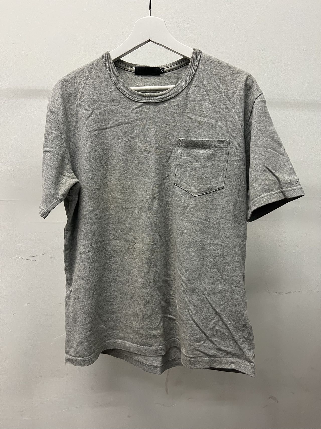 KAWS ORGINAL FAKE TEE SHIRT POCKET GREY OF