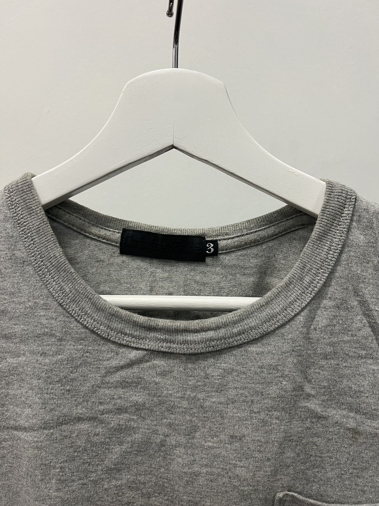KAWS ORGINAL FAKE TEE SHIRT POCKET GREY OF