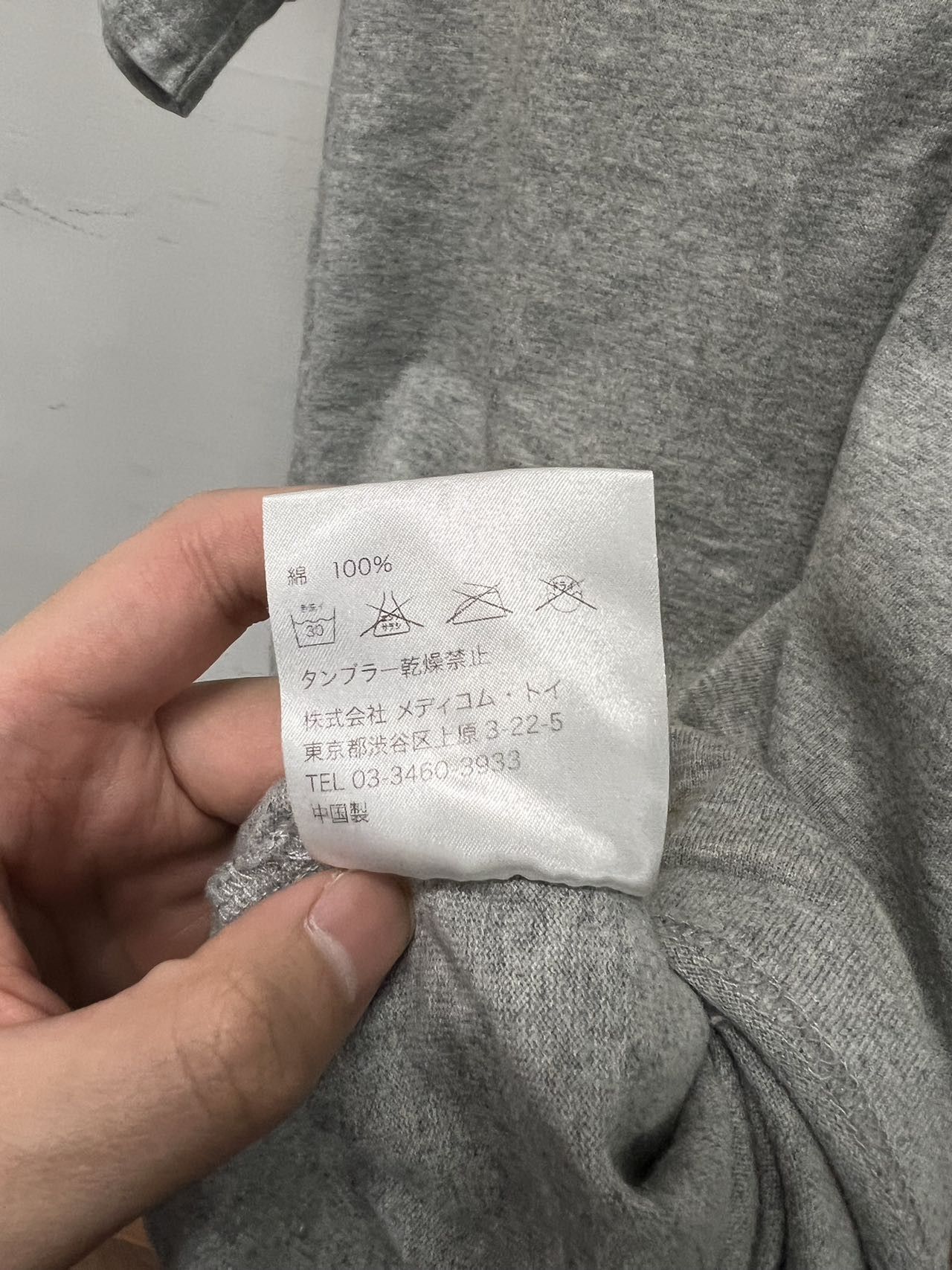 KAWS ORGINAL FAKE TEE SHIRT POCKET GREY OF