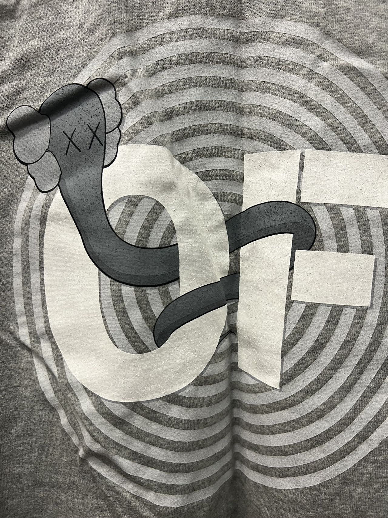 KAWS ORGINAL FAKE TEE SHIRT POCKET GREY OF