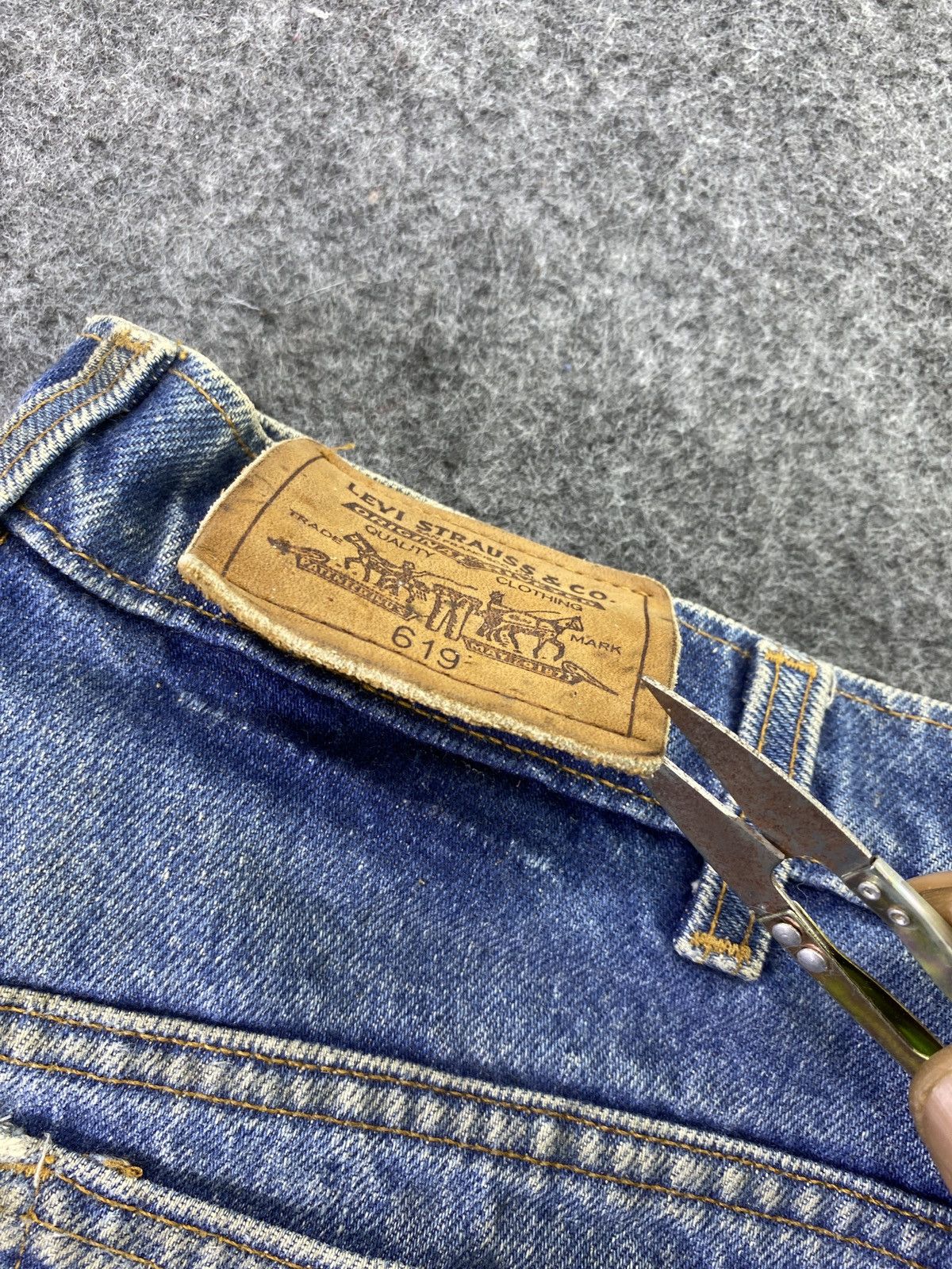Levi's VINTAGE 90s LEVI'S 619 BLUE WASH JEANS - J646 Size US 34 / EU 50 - 10 Thumbnail