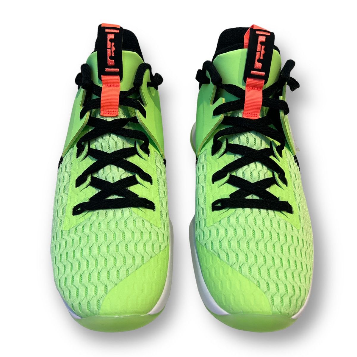 Nike Lebron James Witness Grinch Sneakers Size NWOT