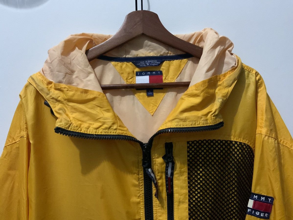 Tommy Hilfiger Vintage Tommy Hilfiger Windbreaker Winter Raincoat🔥 Size US L / EU 52-54 / 3 - 3 Thumbnail