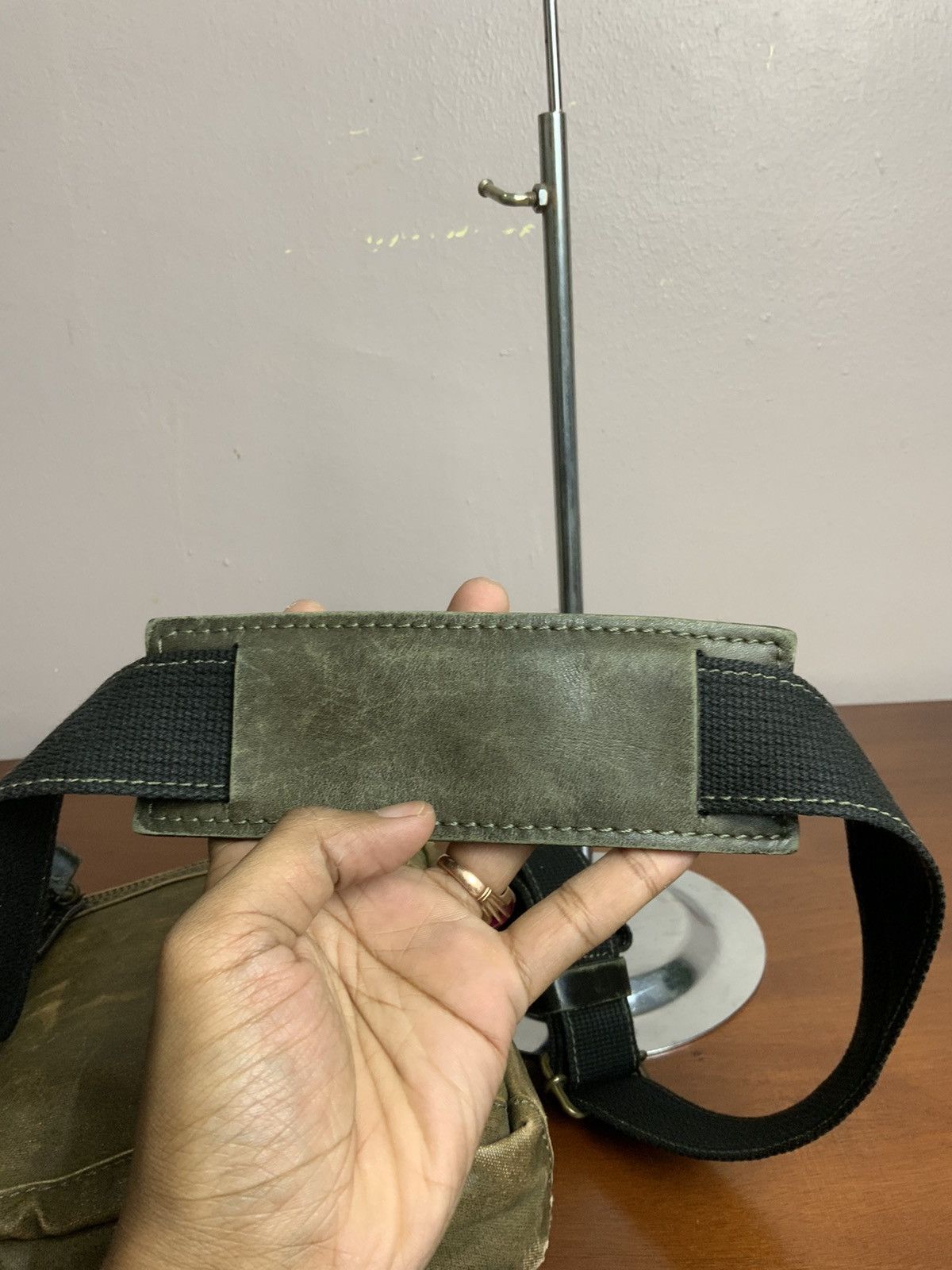 Japanese Brand Vintage Takeo Kikuchi Faded Leather Crossbody Sling Bag Size ONE SIZE - 15 Thumbnail