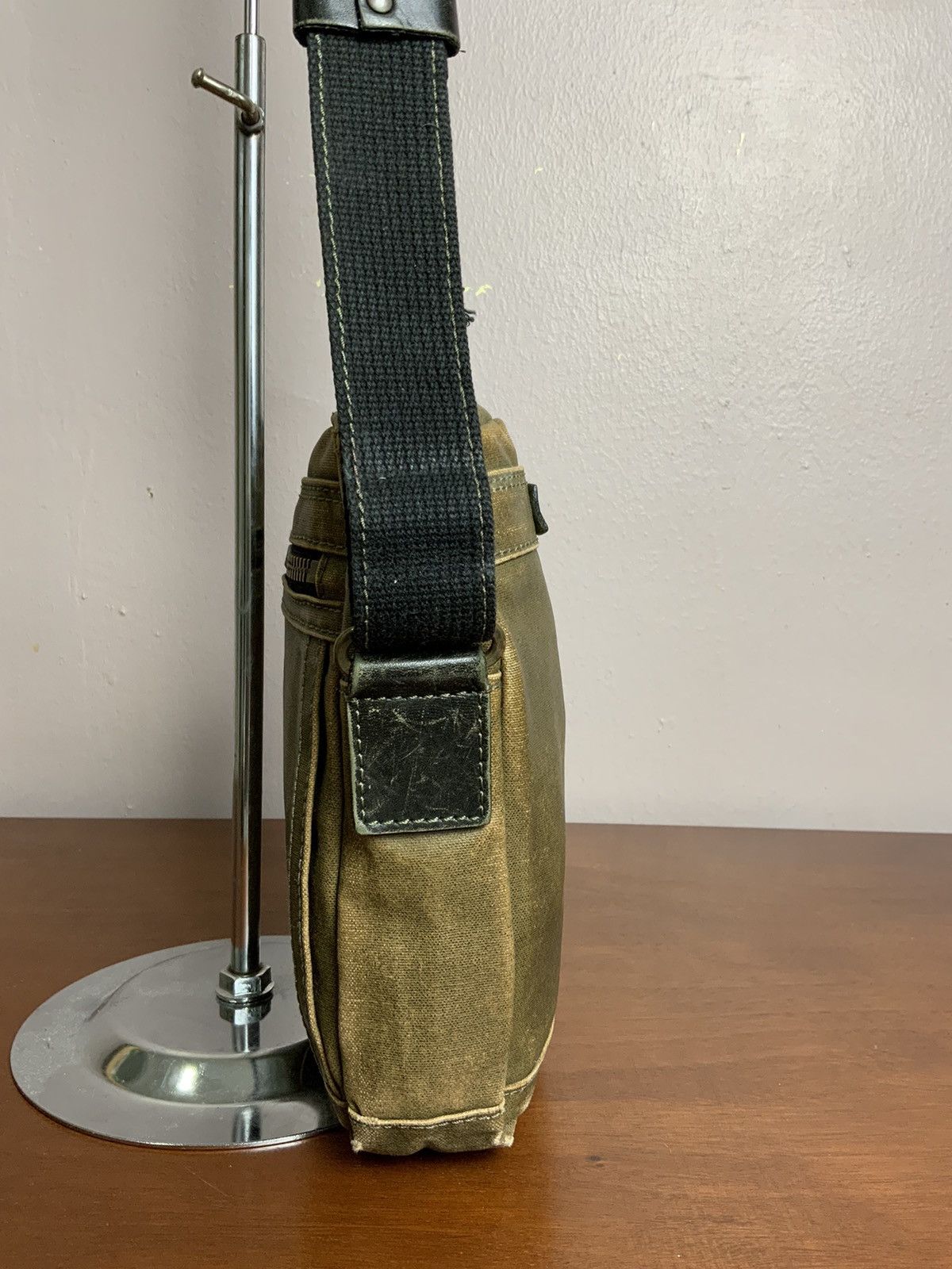 Japanese Brand Vintage Takeo Kikuchi Faded Leather Crossbody Sling Bag Size ONE SIZE - 8 Thumbnail