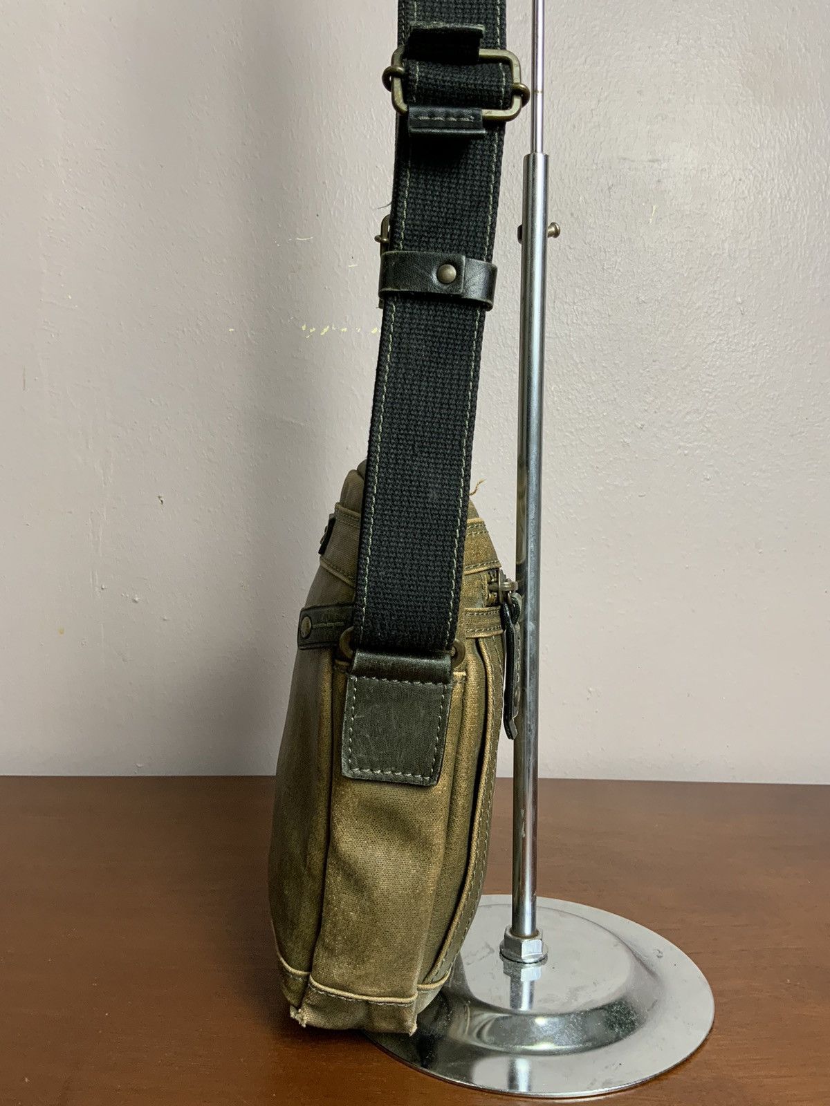 Japanese Brand Vintage Takeo Kikuchi Faded Leather Crossbody Sling Bag Size ONE SIZE - 5 Thumbnail