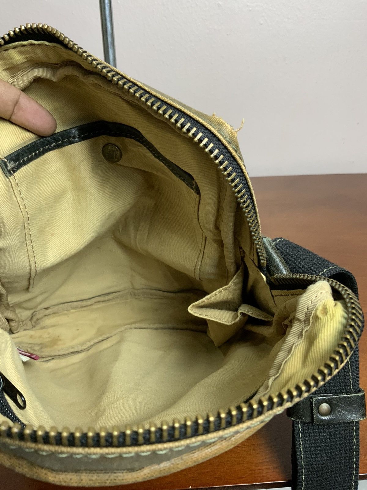 Japanese Brand Vintage Takeo Kikuchi Faded Leather Crossbody Sling Bag Size ONE SIZE - 18 Thumbnail