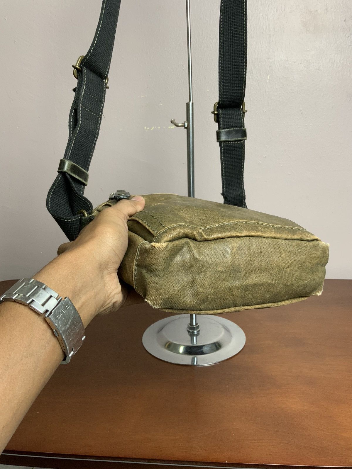Japanese Brand Vintage Takeo Kikuchi Faded Leather Crossbody Sling Bag Size ONE SIZE - 12 Thumbnail