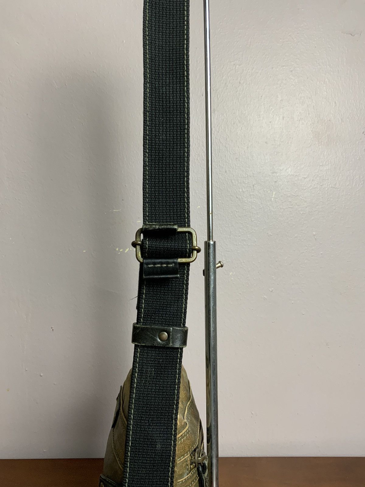 Japanese Brand Vintage Takeo Kikuchi Faded Leather Crossbody Sling Bag Size ONE SIZE - 6 Thumbnail