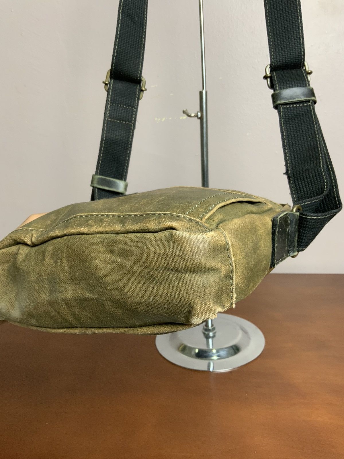 Japanese Brand Vintage Takeo Kikuchi Faded Leather Crossbody Sling Bag Size ONE SIZE - 13 Thumbnail