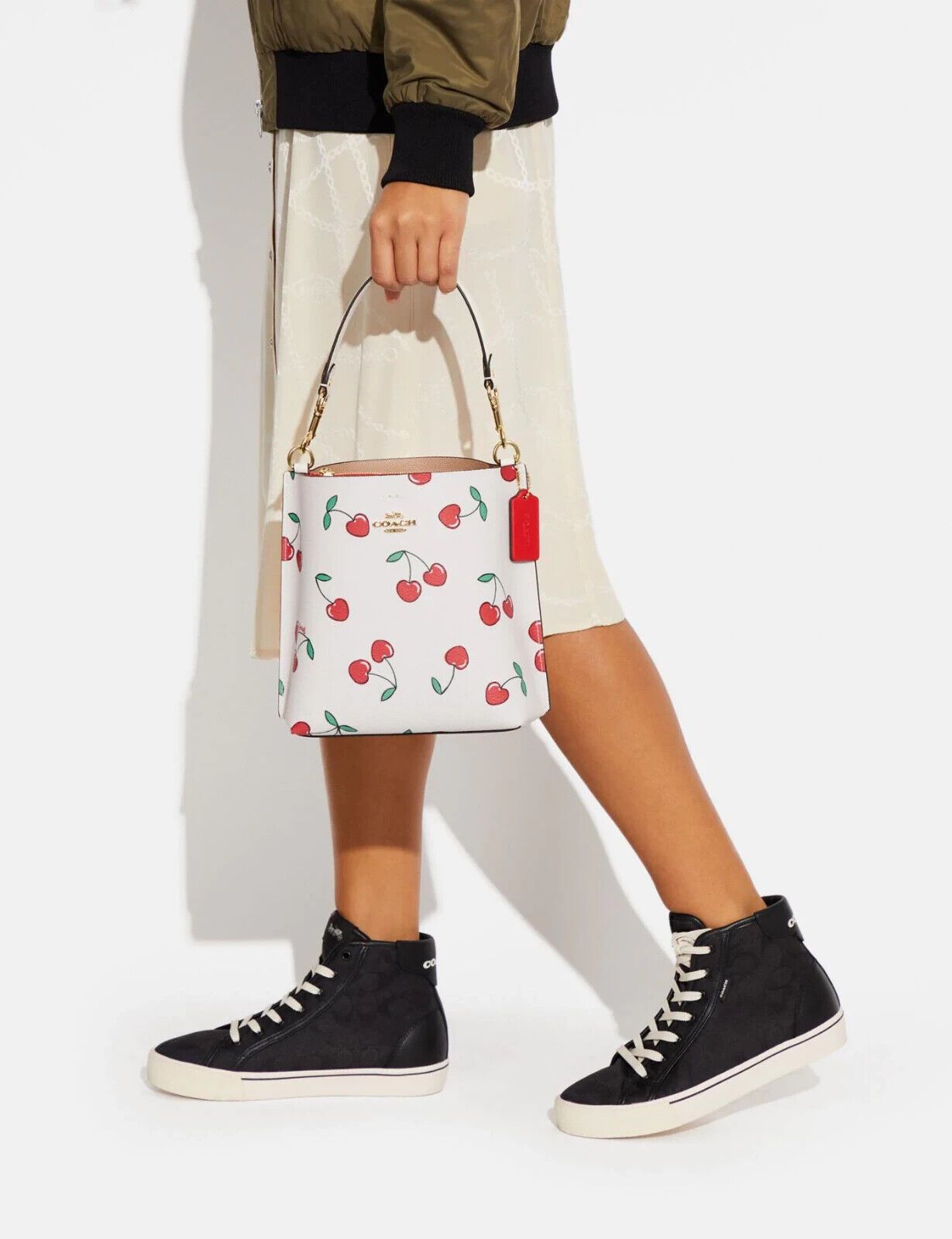 Coach Mollie sale Bucket 22 With Heart Cherry Print cf422