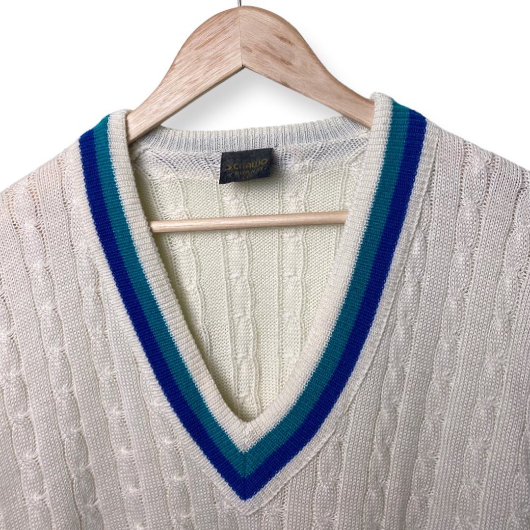 Dale Of Norway Chawo of Norway Cable Knit Wool V-Neck Sweater Vintage 90s Size US M / EU 48-50 / 2 - 5 Thumbnail