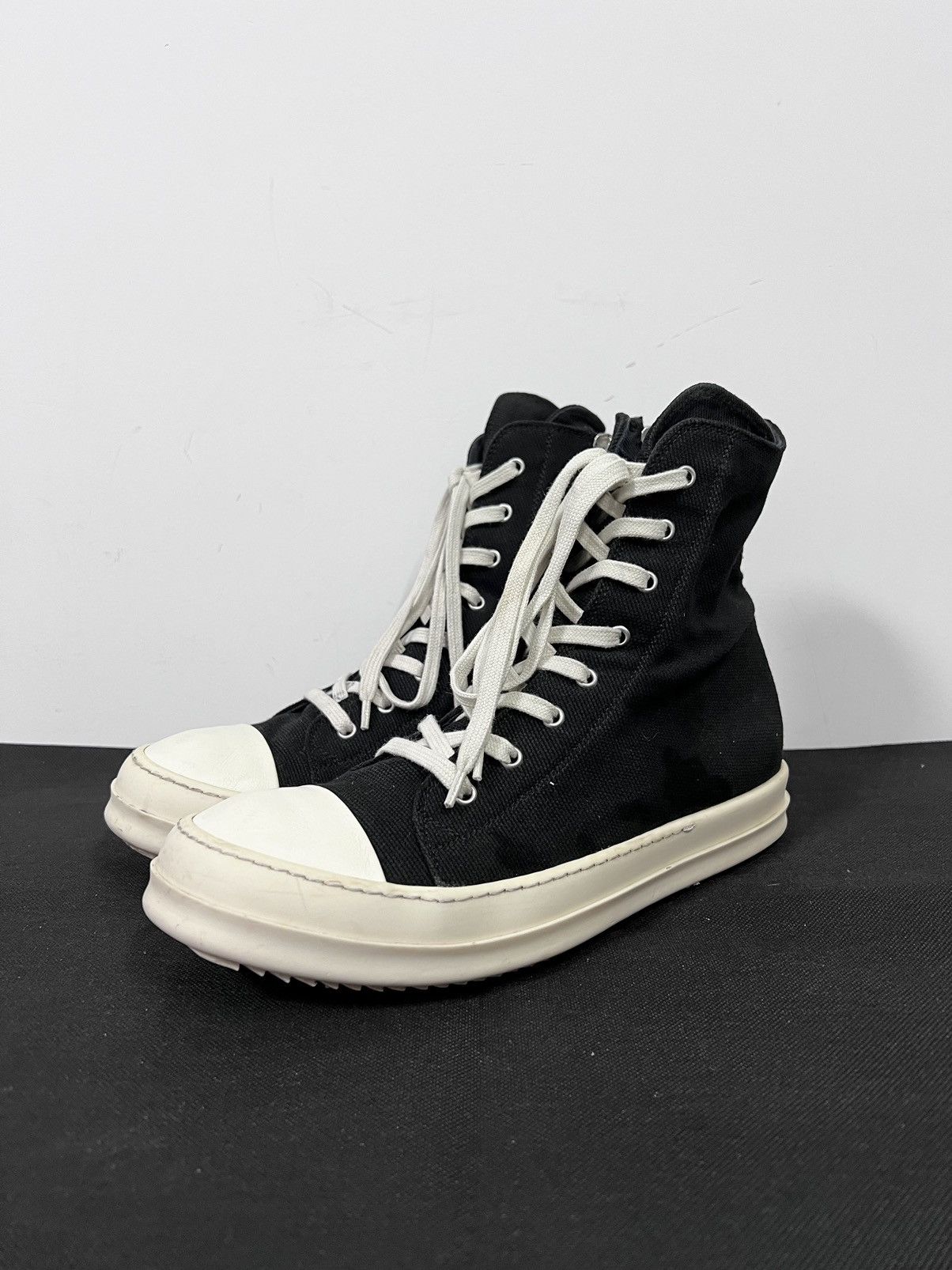 Gucci men’s slip ons (bee and star)