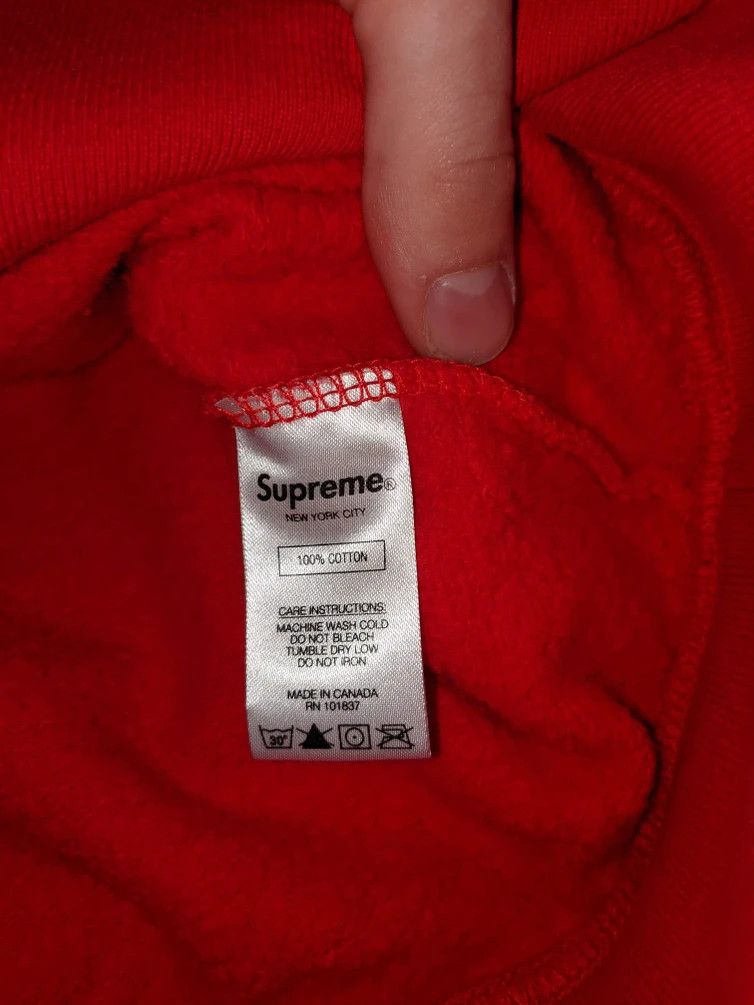 Supreme Supreme red cutout logo crewneck Size US M / EU 48-50 / 2 - 2 Thumbnail