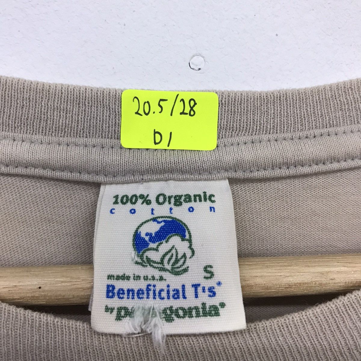 *Rare!! Patagonia Mountain Logo Back Print tee