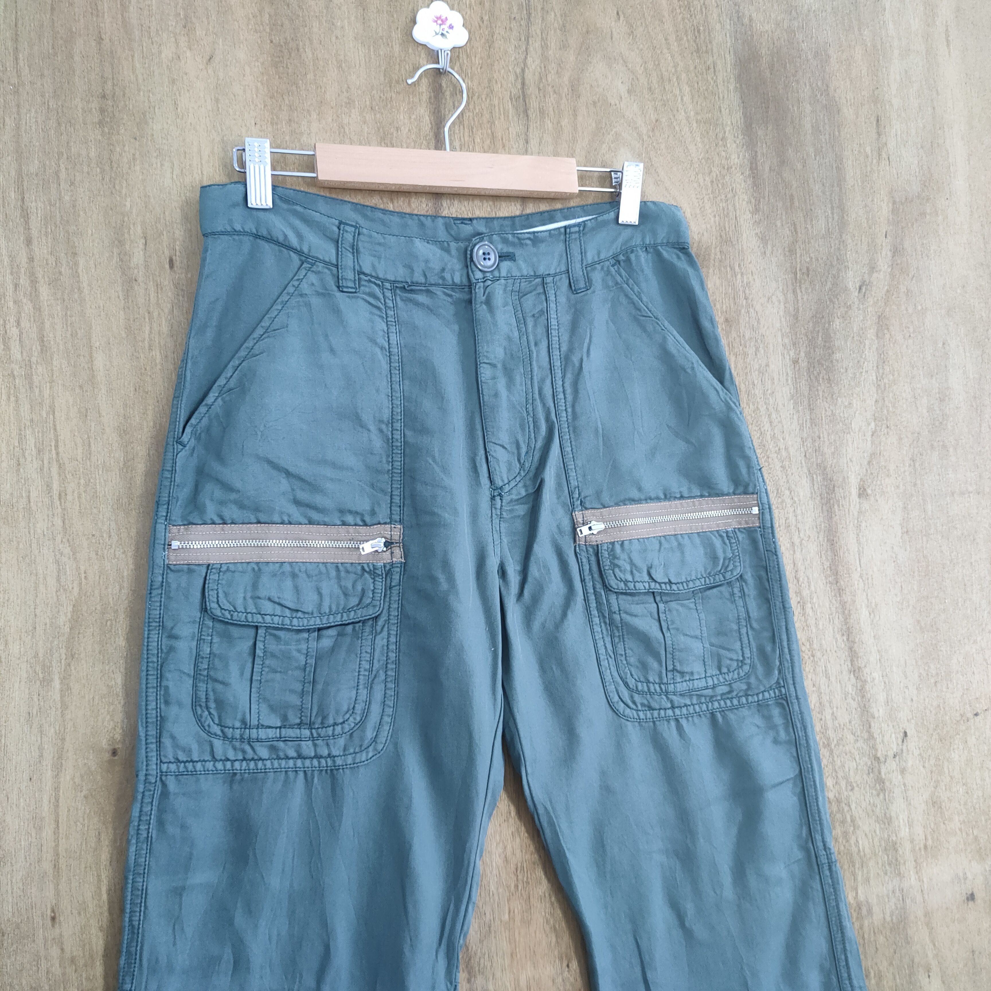 Issey Miyake SUNAOKUWAHARA by ISSEY MIYAKE DARK GREEN CARGO PANTS Size US 30 / EU 46 - 9 Thumbnail